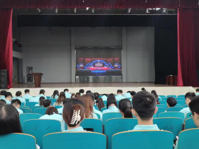 創(chuàng)新創(chuàng)業(yè)暑期訓(xùn)練營組織&ldquo;互聯(lián)網(wǎng)+&rdquo;大賽專題報(bào)告及經(jīng)驗(yàn)分享會